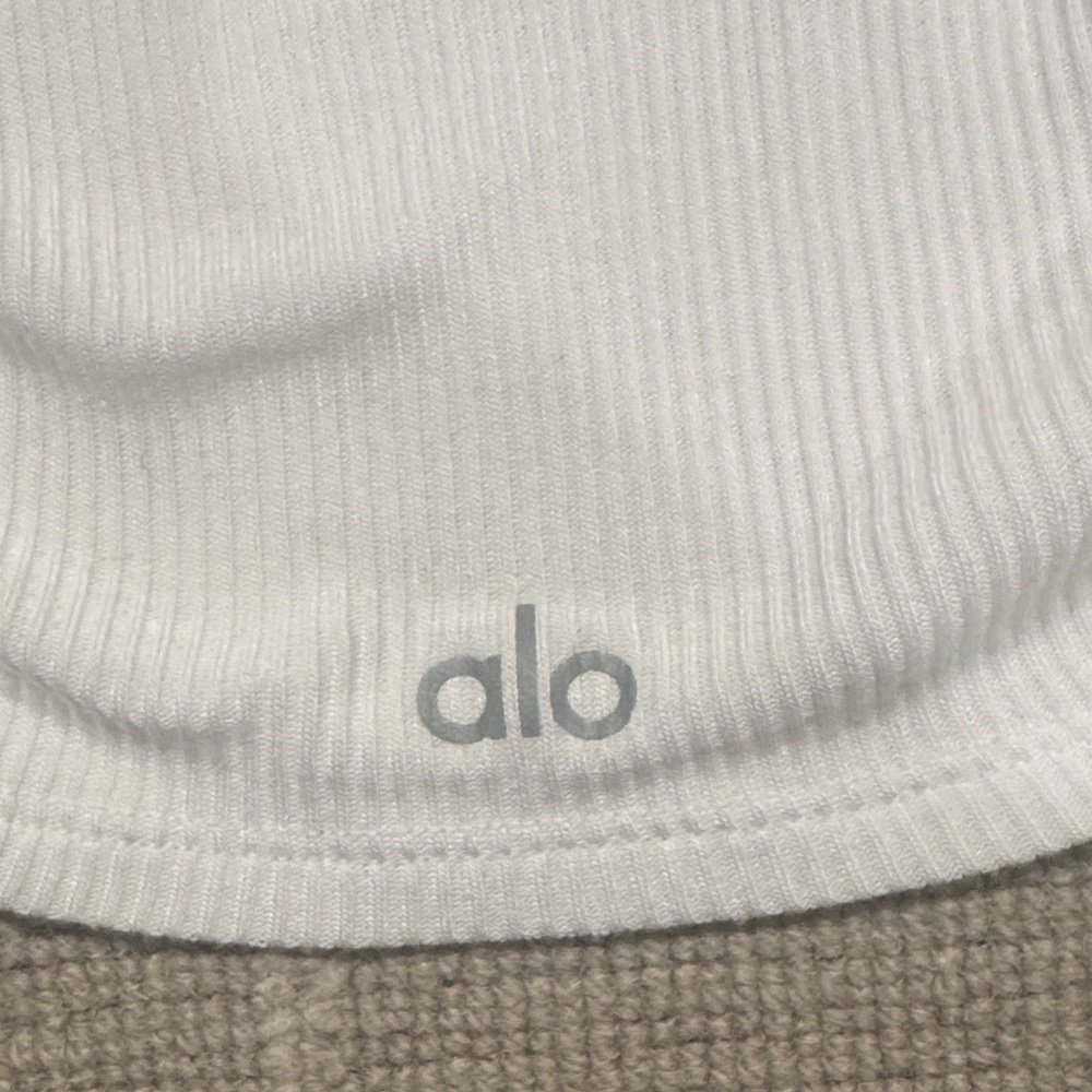 ALO Yoga White Long Sleeve Top - Picture 2 of 4